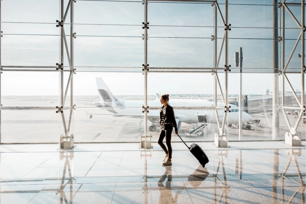 Faut-il changer ses devises en ligne ou à l’aéroport ?