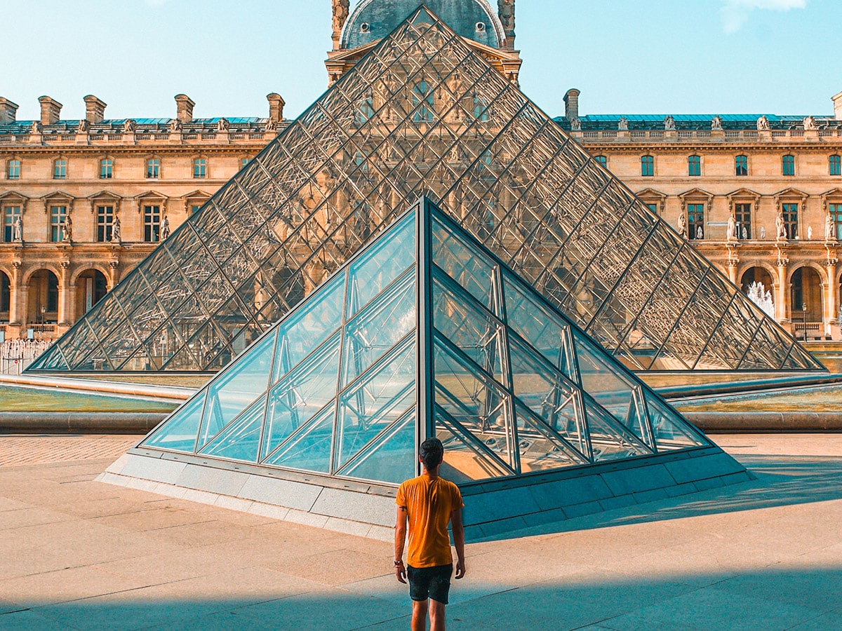 A tourist in Paris at le Louvre